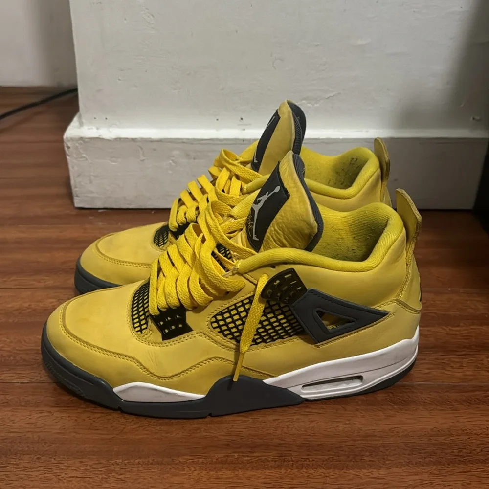 Jordan 4 Lightning